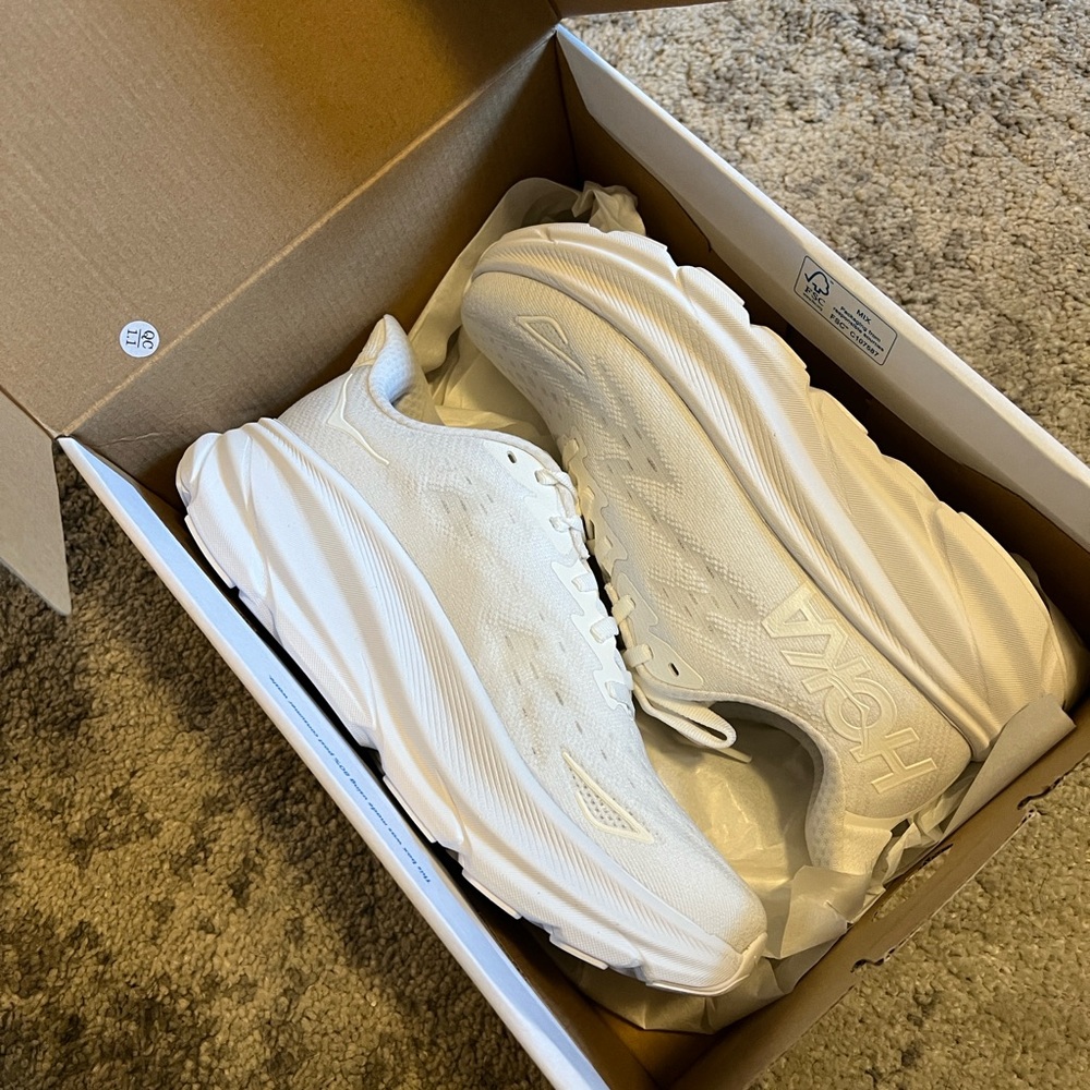 HOKA white Clifton 9